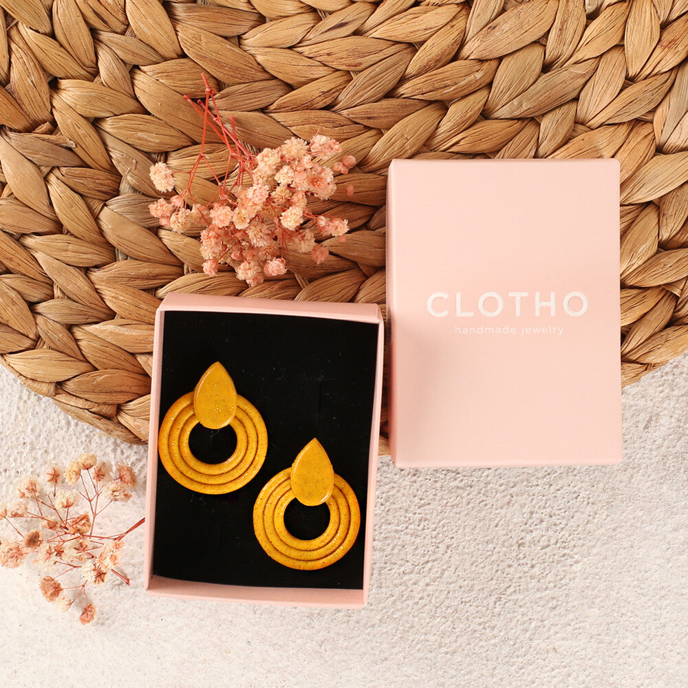 Clotho El Yapımı Yuvarlak Damlalı Sarı Simli Küpe